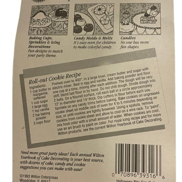 WILTON Halloween cookie cutter bundle - Picture 8 of 12